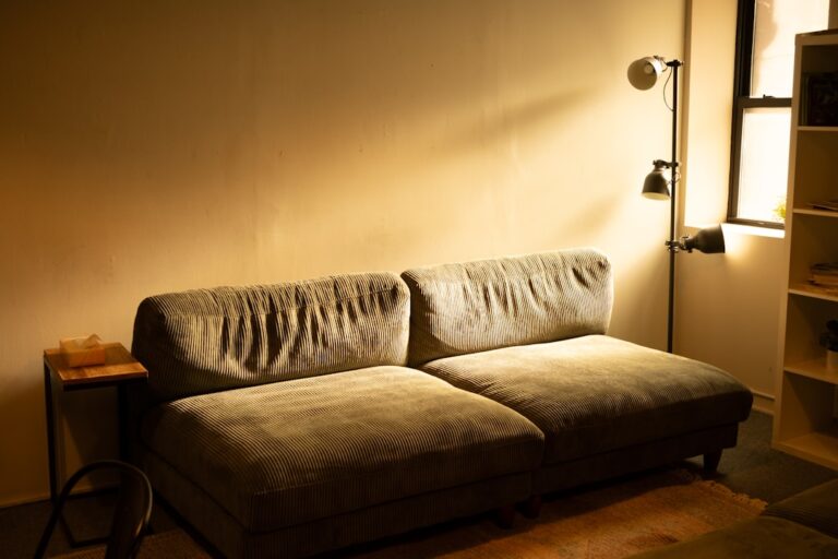 10 Essential Tips for Creating a Cozy Home Atmosphere